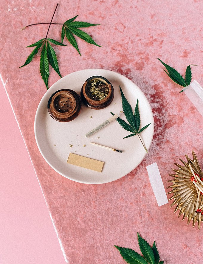 Ground Kush in Round Container with Hemp Leaves Ground Kush in Round Container with Hemp Leaves